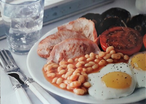 Laika gaitā angļu brokastis ir kļuvušas par kultūrvēsturisku simbolu, kas tiek turēts godā un cieņā.