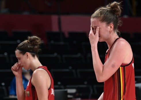 Japānas basketbolistes liek raudāt Beļģijai; Francija tomēr izglābjas pret Spāniju