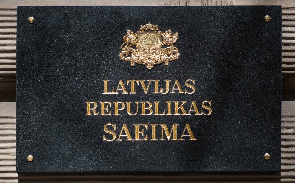 Parlamenta sēdes norise uz 40 minūtēm pārtrūkst e-Saeimas problēmu dēļ