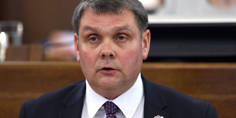  Aldim Adamovičam par transporta un dzīvojamo telpu īres kompensāciju izkrāpšanu piesprieda 6000 eiro sodu.