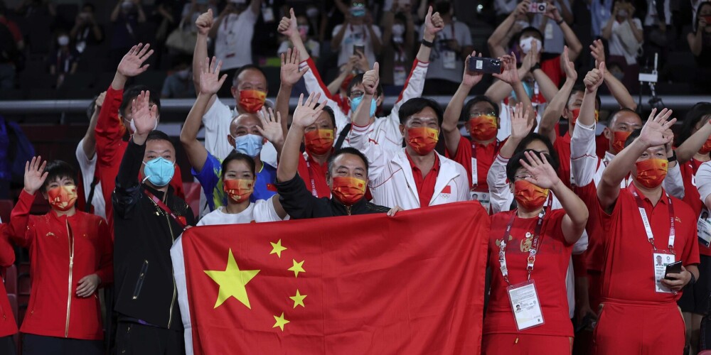 Tokijas olimpisko spēļu medaļu tabulā Ķīna joprojām pirmajā vietā