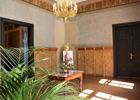 Alūksnes Jaunajā pilī pēc restaurācijas ir atklāti divi mūzikas saloni – Klavieru un Ērģeļu istabas.