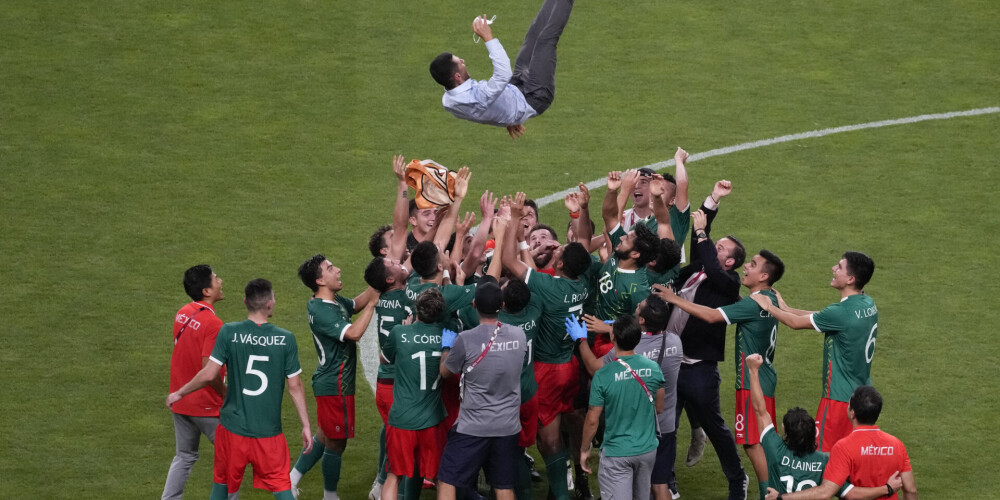 Meksikas futbolisti izcīna olimpisko spēļu bronzas medaļas