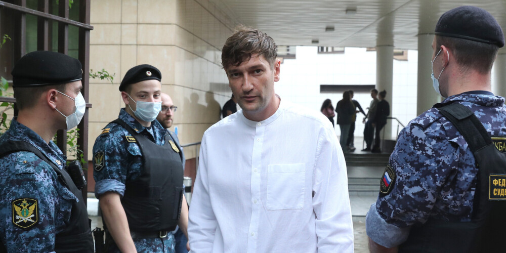 Maskavas tiesa Navaļnija brālim piespriež nosacītu viena gada cietumsodu