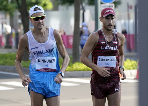 Ruslans Smolonskis (pa labi) cīņā ar Jarko Kunnunenu.