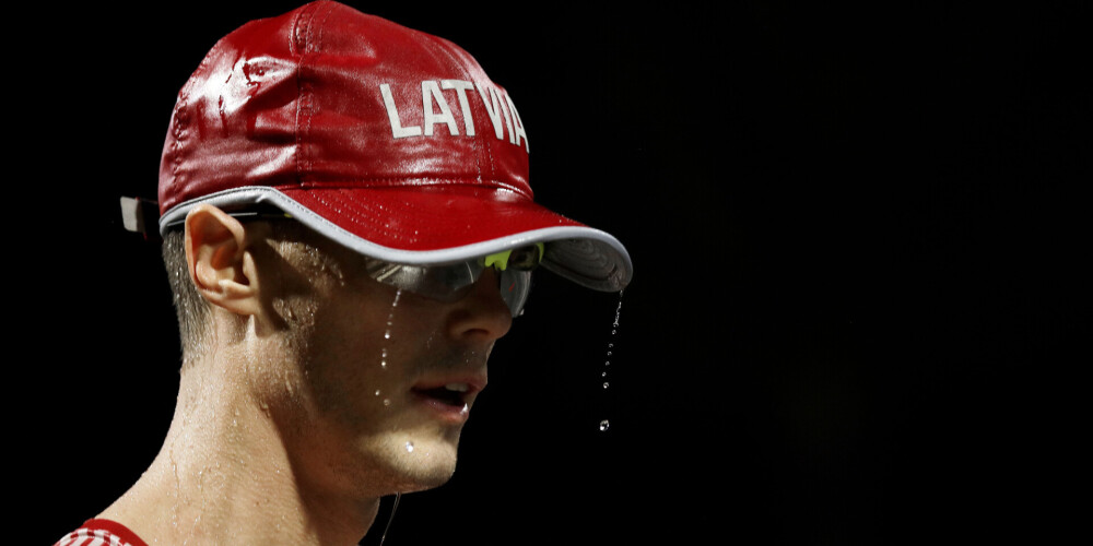 Arnis Rumbenieks (dzimis 1988. gada 4. aprīlī Valmierā) ir latviešu vieglatlēts, startē soļošanas sacensībās, dažkārt arī maratona skrējienā. Viņa treneris ir tēvs Aivars Rumbenieks savulaik bijis soļotājs. Arnis piedalījies trīs Londonas, Riodežaneiro un Tokijas olimpiskajās spēlēs.