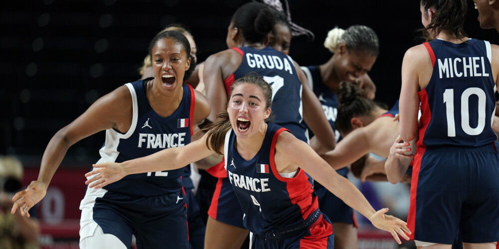 Francijas basketbolistes uzvar Eiropas čempiones Serbiju, izcīnot Tokijas olimpisko spēļu bronzu