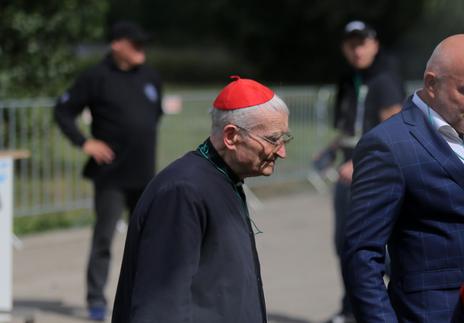 Pasākumu Lucavsalā apmeklēja arī kardināls Jānis Pujats.