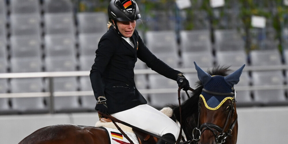 Vācijas trenere par zirga sišanu diskvalificēta no Tokijas olimpiskajām spēlēm