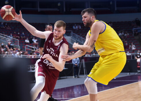 Latvijas basketbola izlase sagrauj Rumāniju pirmajā 2023. gada PK priekškvalifikācijas spēlē