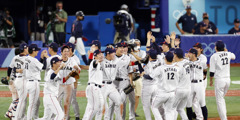 Japānas beisbolisti Tokijas olimpisko spēļu finālā pārspēj ASV