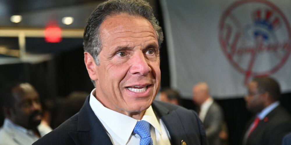 Губернатор Нью-Йорка обвиняется в сексуальных домогательствах