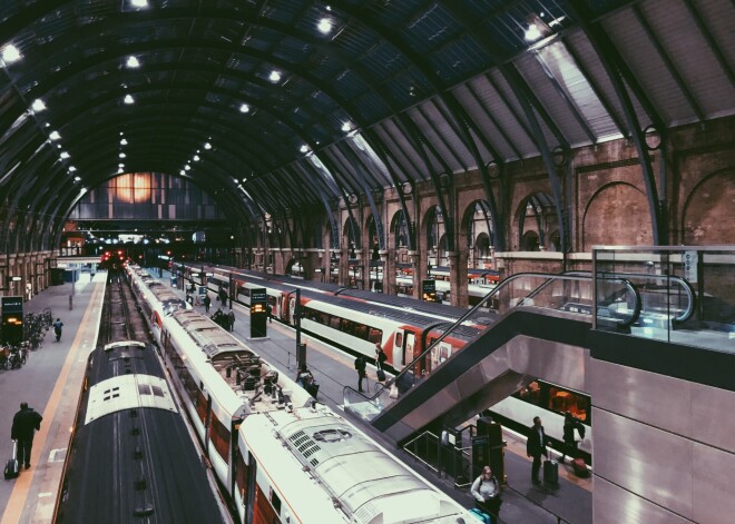 Великобритании требуются тысячи работников. Латыши рассказывают о повышении зарплат