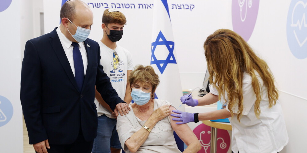 Izraēlā ir augsts pieprasījums pēc Covid-19 vakcīnu trešajām devām