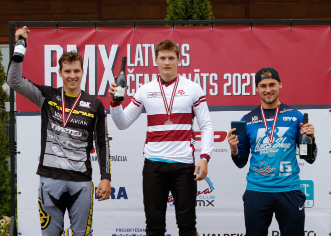 Kārkliņš un Pētersone kļūst par Latvijas čempioniem BMX riteņbraukšanā