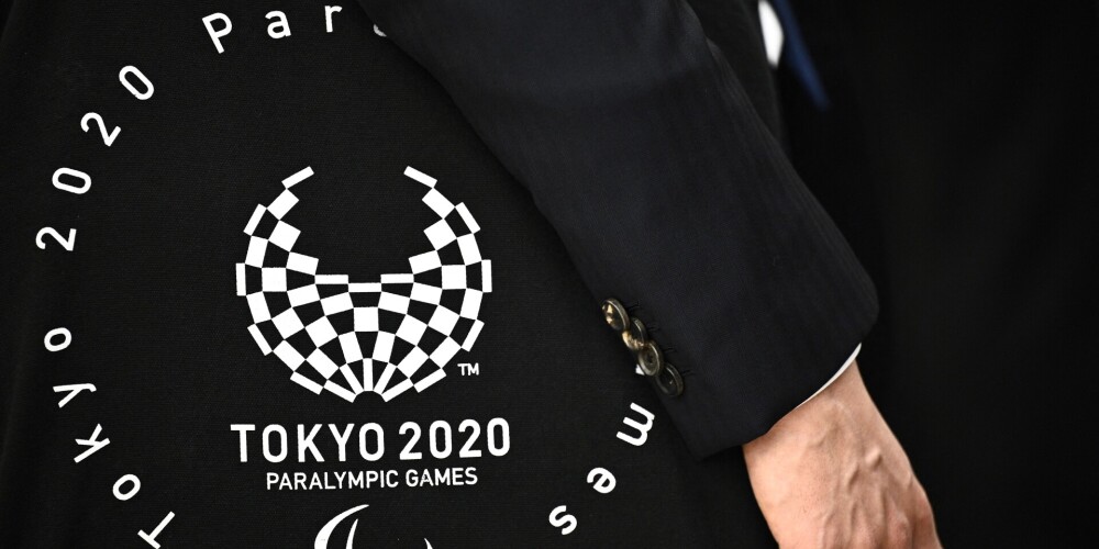 Paraolimpiskās spēles jeb paralimpiskās spēles ir starptautiskas daudzu sporta veidu sacīkstes, kas notiek ik pēc četriem gadiem. Tajās piedalās sportisti ar fiziskiem traucējumiem, tai skaitā sportisti ar kustību traucējumiem, amputētām ķermeņa daļām, aklumu un cerebrālo trieku. Paraolimpiskās spēles iedalās vasaras un ziemas paraolimpiskajās spēlēs, un tās notiek tūlīt pēc attiecīgajām olimpiskajām spēlēm. Visas paraolimpiskās spēles organizē Starptautiskā Paraolimpiskā komiteja. Pirmās vasaras paraolimpiskās spēles notika 1960. gadā Romā, Itālijā, savukārt pirmās ziemas paraolimpiskās spēles notika 1976. gadā Ērnšeldsvīkā, Zviedrijā.