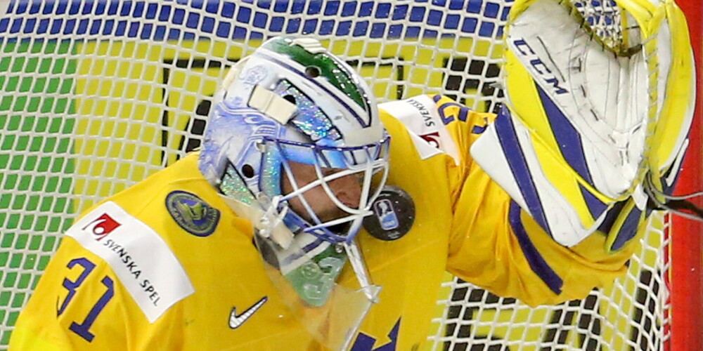 Zviedrijas hokeja izlases vārtsargs smadzeņu satricinājuma dēļ spiests beigt karjeru