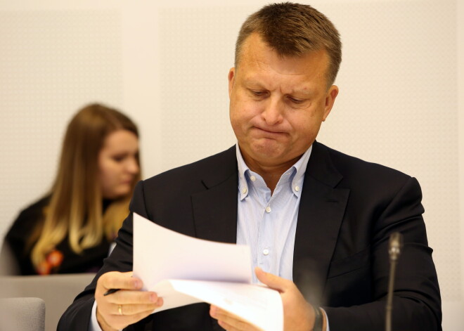 Cilvēki tviterī iesmej par Šlesera varenajiem panākumiem