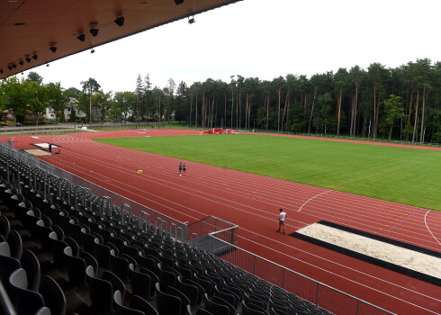 FOTO: Valmierā atjaunots Jāņa Daliņa stadions; vēl nepieciešami uzlabojumi augsta ranga futbola spēļu norisei