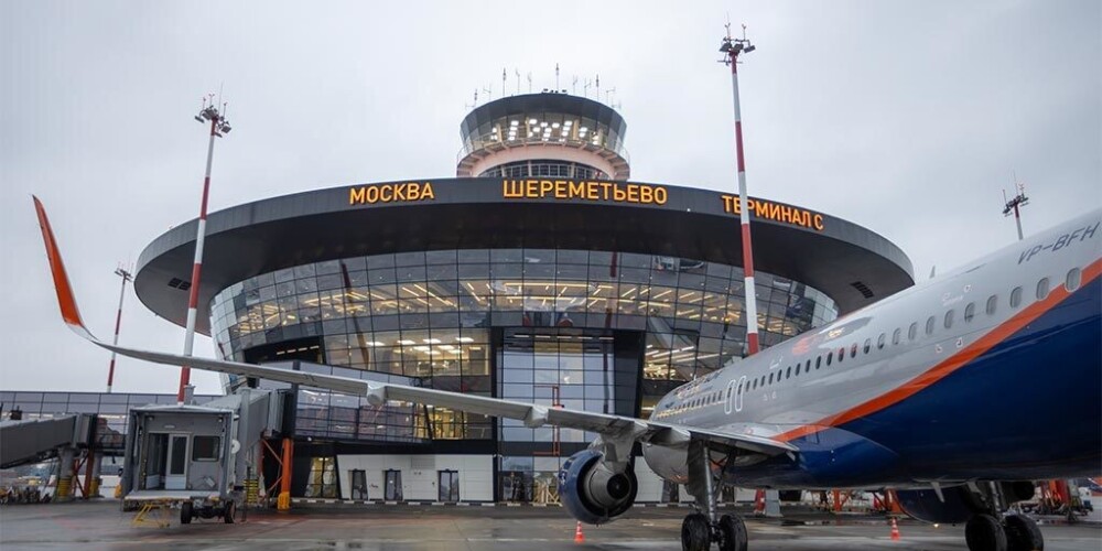 Международный аэропорт Шереме́тьево имени А. С. Пушкина — российский международный аэропорт федерального значения, один из четырёх основных аэропортов Москвы и Московской области, первый в России по объёму пассажиропотока. Входит в ТОП-10 аэропортов-хабов Европы и пятьдесят самых загруженных аэропортов мира.Обслуживает рейсы национального перевозчика России — авиакомпании «Аэрофлот — Российские авиалинии», а также участников альянса Skyteam и некоторых других авиакомпаний по всему миру. Шереметьево — единственный аэропорт России, обслуживающий регулярные трансатлантические рейсы.