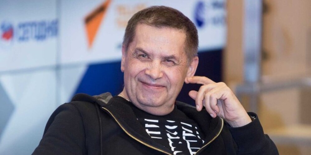 Никола́й Вячесла́вович Расторгу́ев (род. 21 февраля 1957, Лыткарино, Московская область, РСФСР, СССР) — советский и российский музыкант, певец, гитарист, лидер группы «Любэ». Народный артист Российской Федерации (2002). Член партии «Единая Россия» с 2006 года. Депутат Государственной думы Федерального собрания Российской Федерации V созыва.