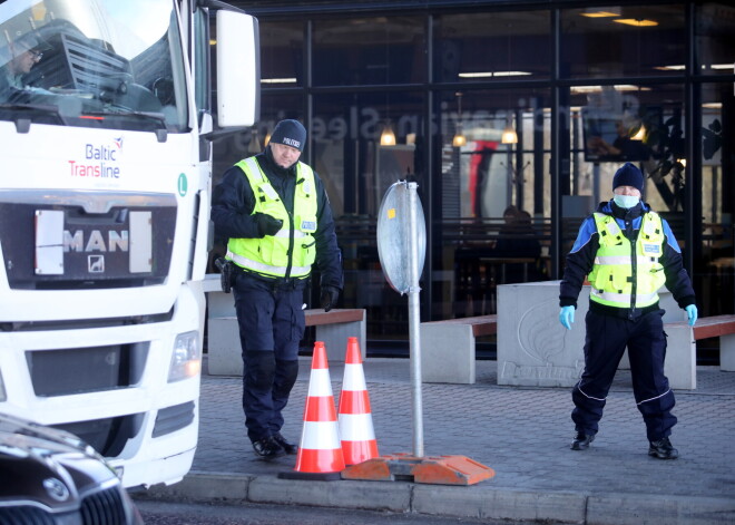 Policistiem un robežsargiem par darbu Covid-19 ierobežošanā piešķir 650 435 eiro