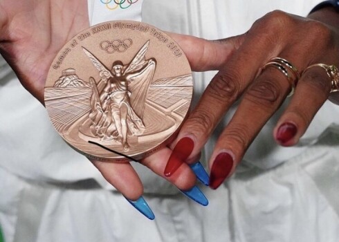 Маникюр для чемпионки. Анализируем дизайн ногтей участниц токийской Олимпиады