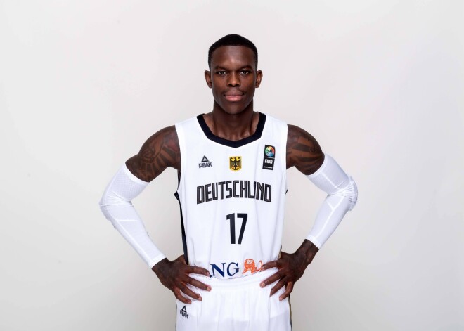 Vācu basketbola zvaigzne Šrēders atteicies no 84 miljonu dolāru algas, lai pelnītu nepilnus sešus
