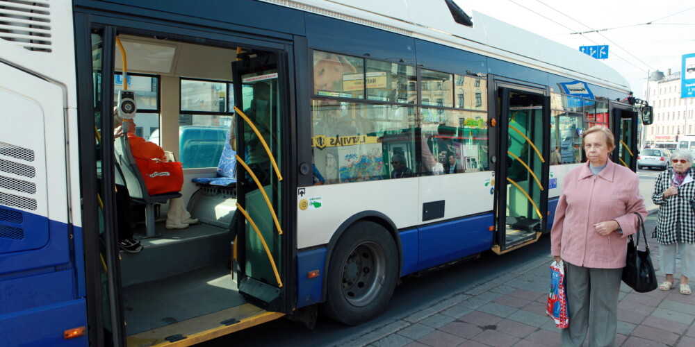 Временно закрыт маршрут 1-го троллейбуса в Риге из-за работы по перестройке теплосетей
