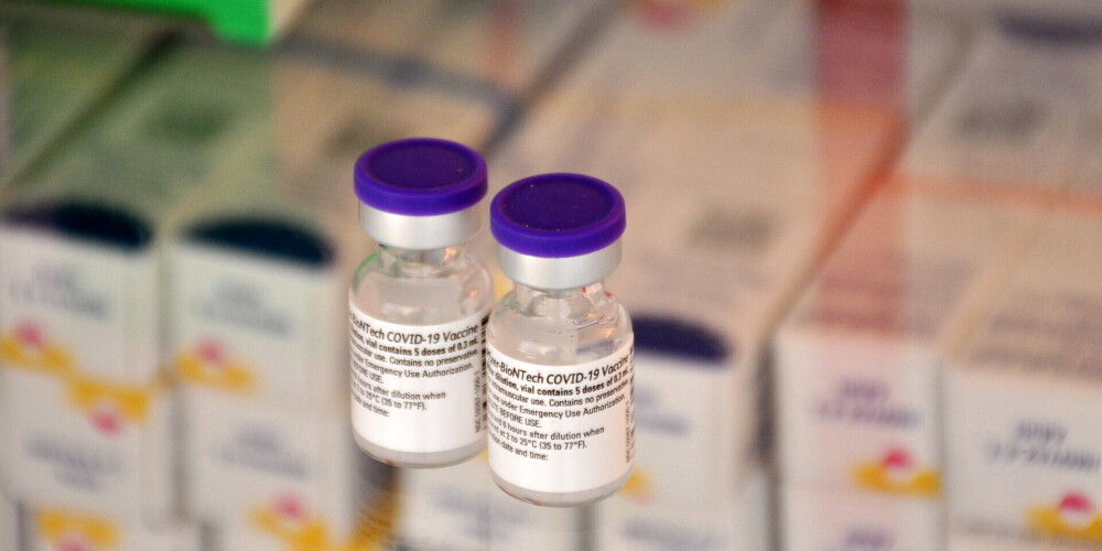 Вакцина BioNTech/Pfizer. Когда ее действие ослабевает и нужна ли третья прививка?