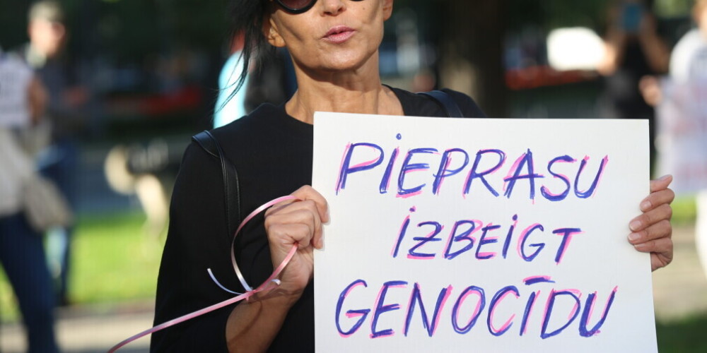 ФОТО: в Риге у Кабмина вновь прошла акция протеста против обязательной вакцинации
