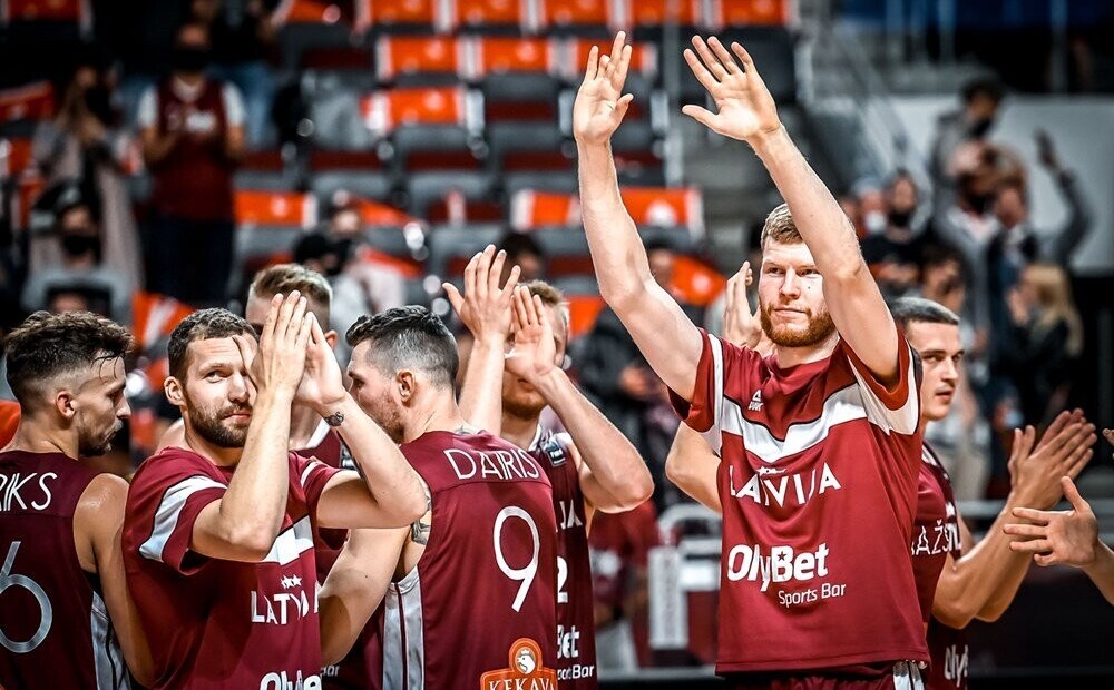Latvijas basketbolisti Pasaules kausa priekškvalifikācijas turnīrā izcīna pirmo vietu grupā