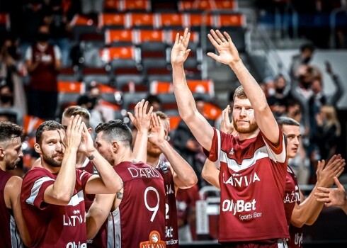 Latvijas basketbolisti Pasaules kausa priekškvalifikācijas turnīrā izcīna pirmo vietu grupā