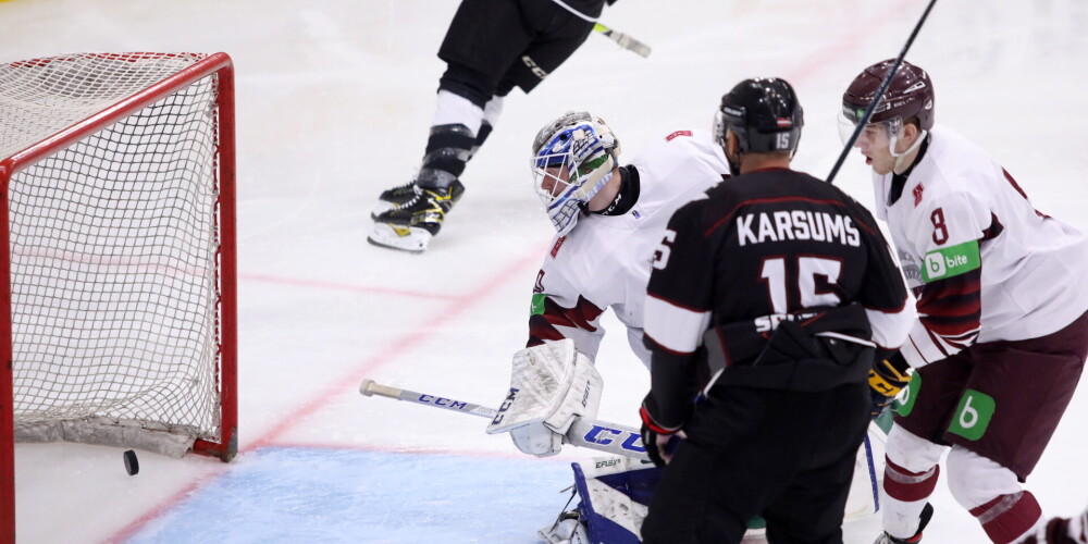 Latvijas hokeja izlase pārbaudes spēlē pārliecinoši piekāpjas Rīgas "Dinamo"