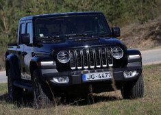 "Jeep Gladiator". 