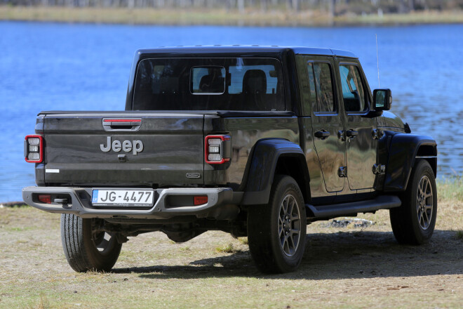 "Jeep Gladiator".