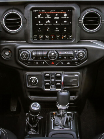 "Jeep Gladiator".