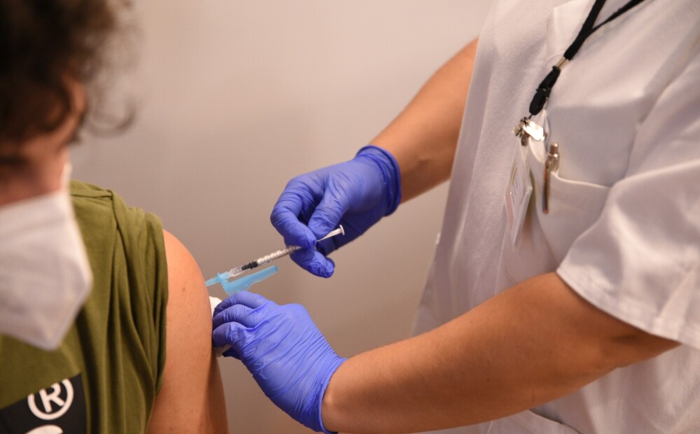 Francijā cilvēki sākuši aktīvāk vakcinēties pret Covid-19