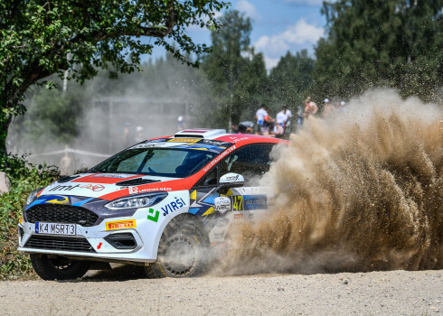 Seska ekipāža JWRC posmā Beļģijā piektā pēc pirmajiem septiņiem ātrumposmiem