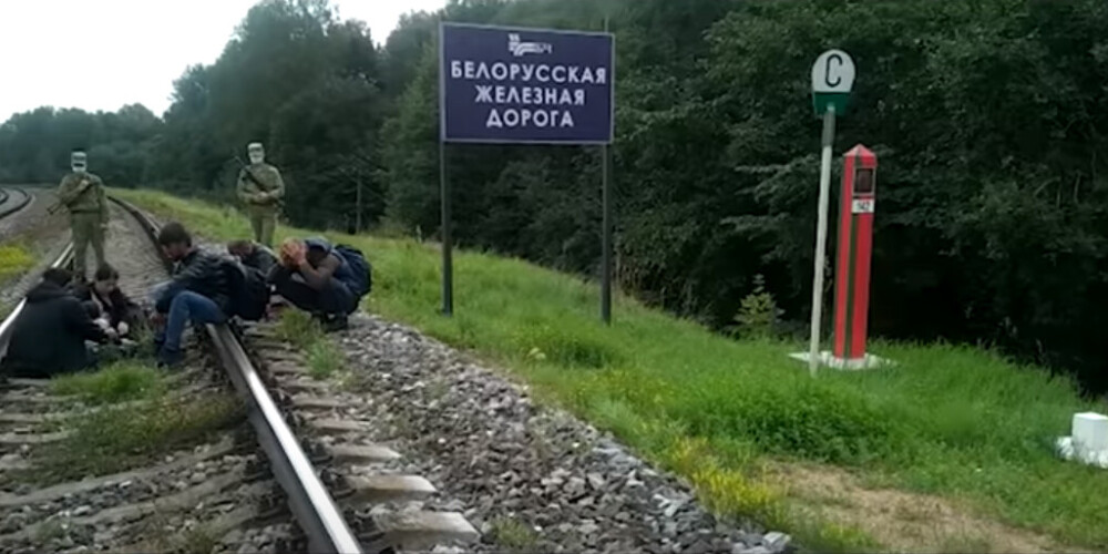 Видео с латвийско-белорусской границы: запечатлено, как перемещают нелегальных иммигрантов