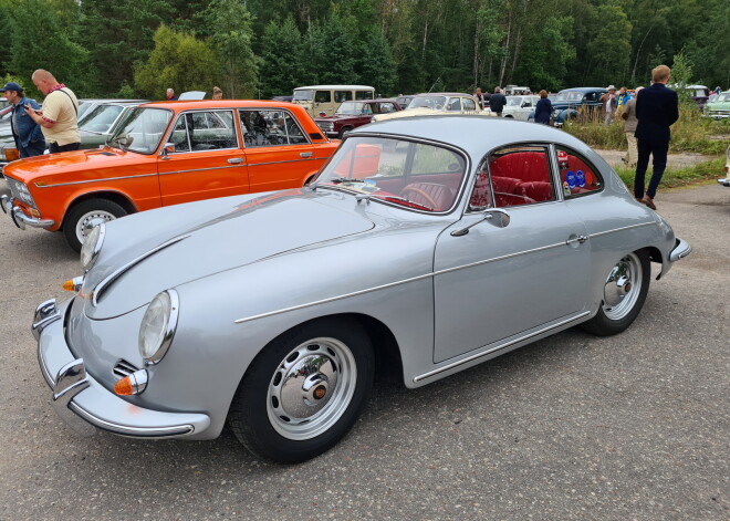 Сегодня проходит слет ретро-автомобилей Rīga Retro 2021