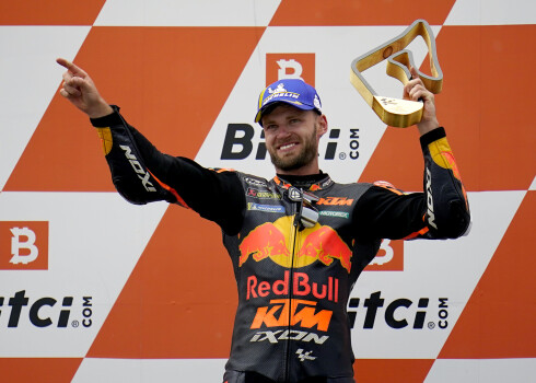 DĀR motobraucējs Binders uzvar "MotoGP" sacensību posmā Austrijā