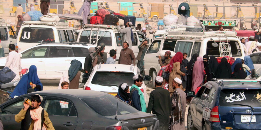 Афганиста́н (пушту افغانستان‎, дари افغانستان), официальное название — Исла́мская Респу́блика Афганиста́н (пушту د افغانستان اسلامي جمهوریت‎, дари جمهوری اسلامی افغانستان) — государство в Южной Азии, не имеющее выхода к морю. Население (оценка 2019) — 32,226 млн чел., территория — 652 864 км².Столица — Кабул. Государственные языки — пушту и дари.