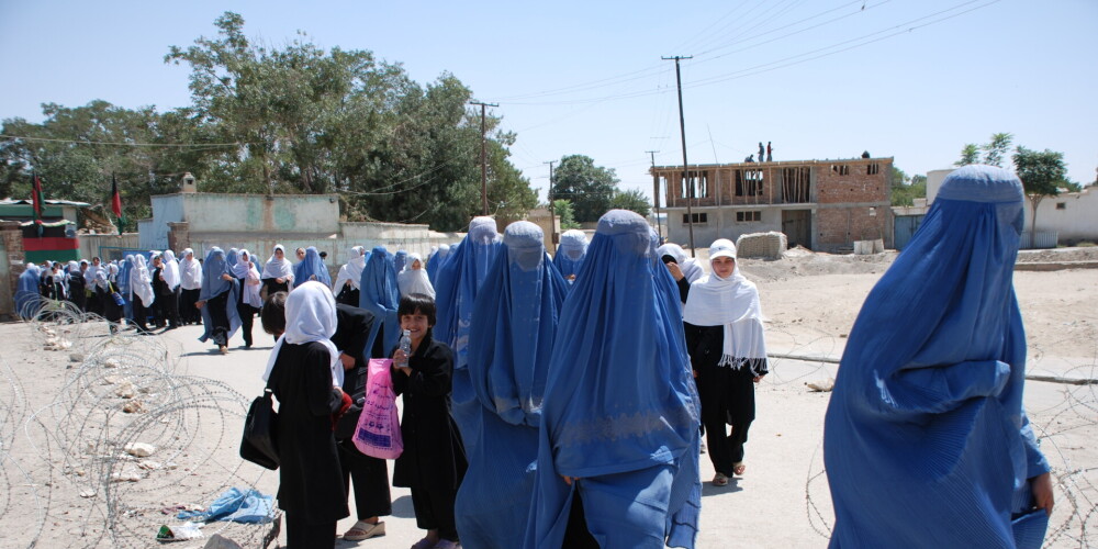 Публичные казни и сплошные запреты: как "Талибан" в Афганистане угнетает женщин