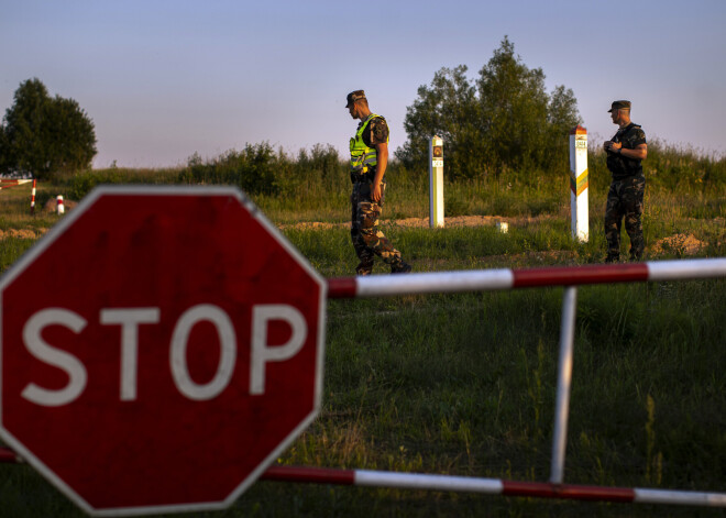 Lietuvas robežsargi Baltkrievijas pusē dzirdējuši automāta šāvienus