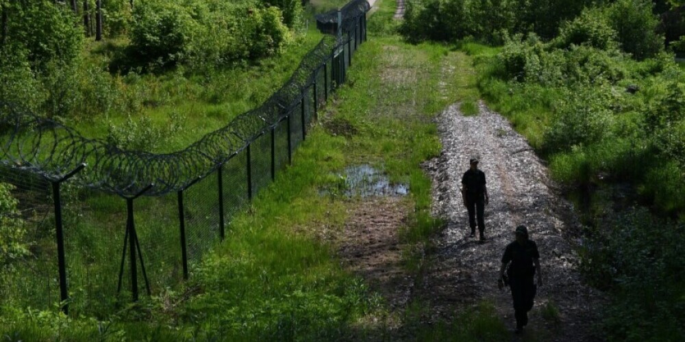 В понедельник 22 человека пытались нелегально пересечь латвийско-белорусскую границу; троих задержали