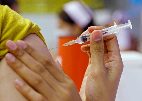 Vakcināciju pret Covid-19 varēs pabeigt arī ar cita ražotāja vakcīnu