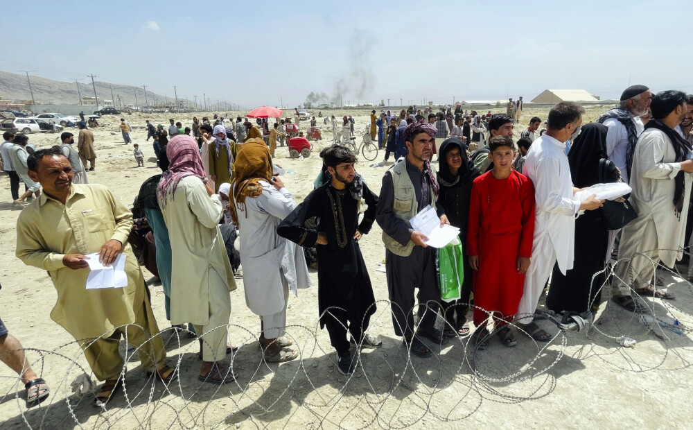 Baltais nams: talibi apsolījuši dot civilistiem piekļuvi lidostai