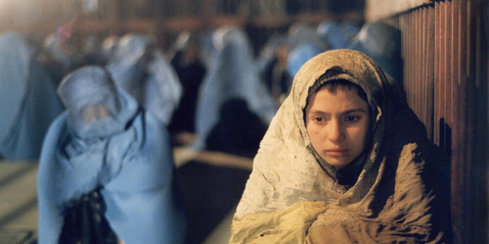 Почему талибы запрещают женщинам мыться и лечиться