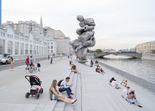 Арт-скандалы в Москве: 12-метровый кусок глины и бунтующие музы